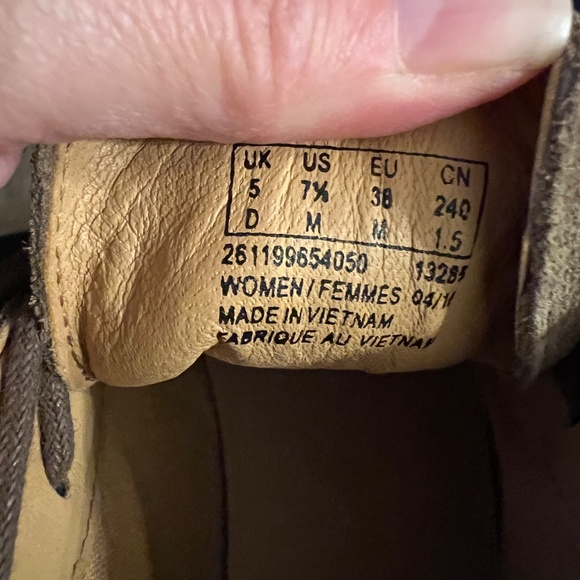 EUC Women's Clark's Originals Phenia Desert Khaki Tan Suede Bootie Boot Size 7.5 - Picture 4 of 5
